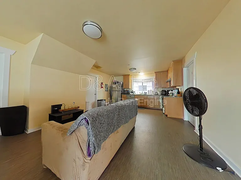 620 NW Kings Blvd #200-4 — Photo 2