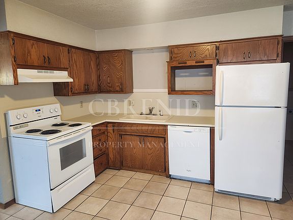 5th image of 1023 W Maine St