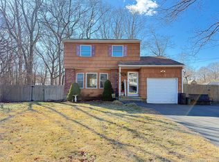 92 Southaven Ave, Mastic, NY 11950