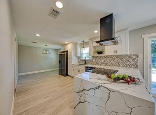 6215 Great Oaks Dr, Houston, TX 77050