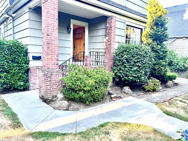 2433 NE Clackamas St — Photo 2