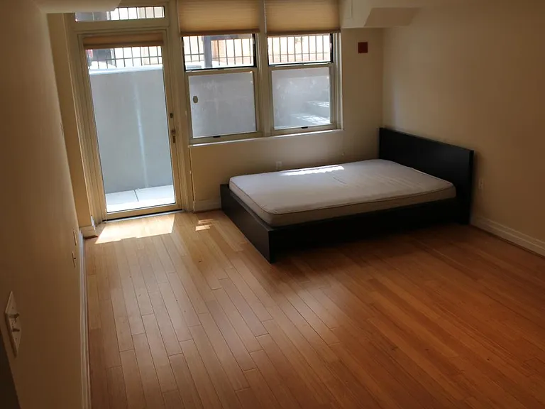 915 E St NW #101 — Photo 9