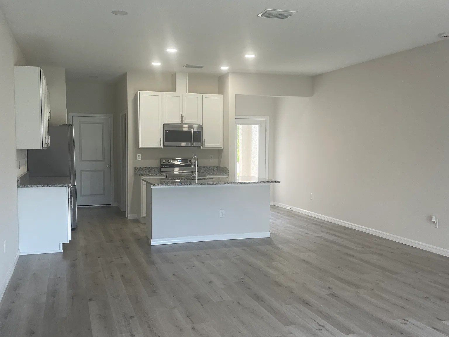 3 bed, 1550 sqft, $2,245 — Photo 4