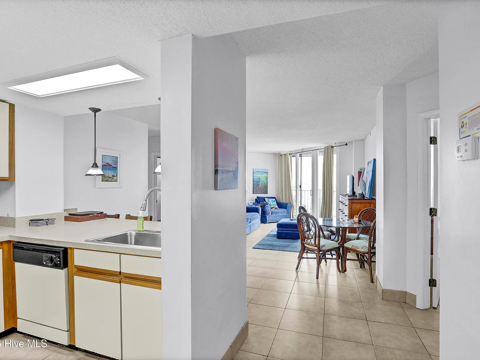 2 bed, 2.0 bath, 1010 sqft, $2,395 — Photo 4