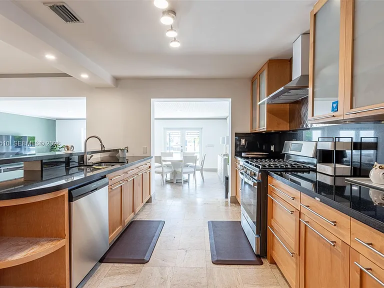 1430 Stillwater Dr — Photo 13