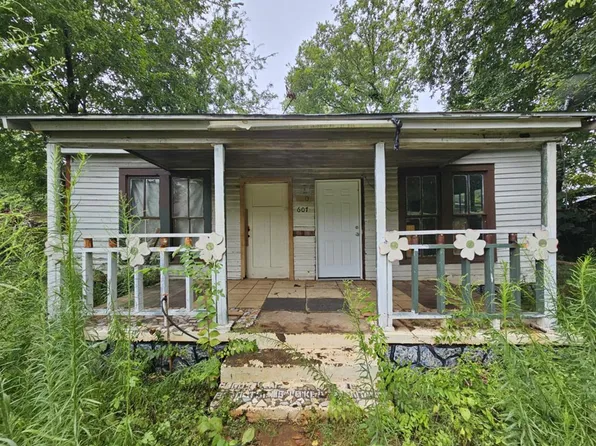 607 Rainey St, Palestine, TX 75801