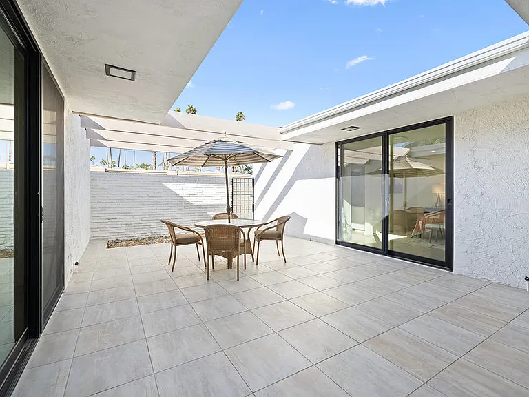 PRIVATE INTERIOR COURTYARD
