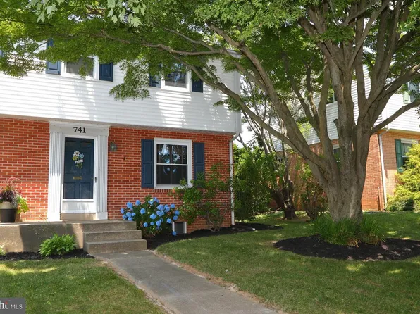 741 Emerald Dr, Lancaster, PA 17603