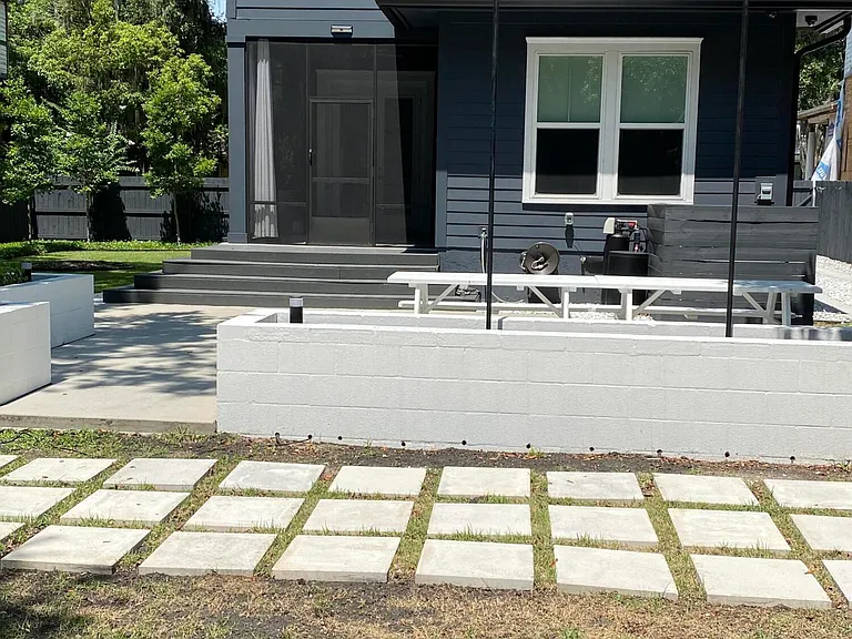 1139 N Market St — Photo 11