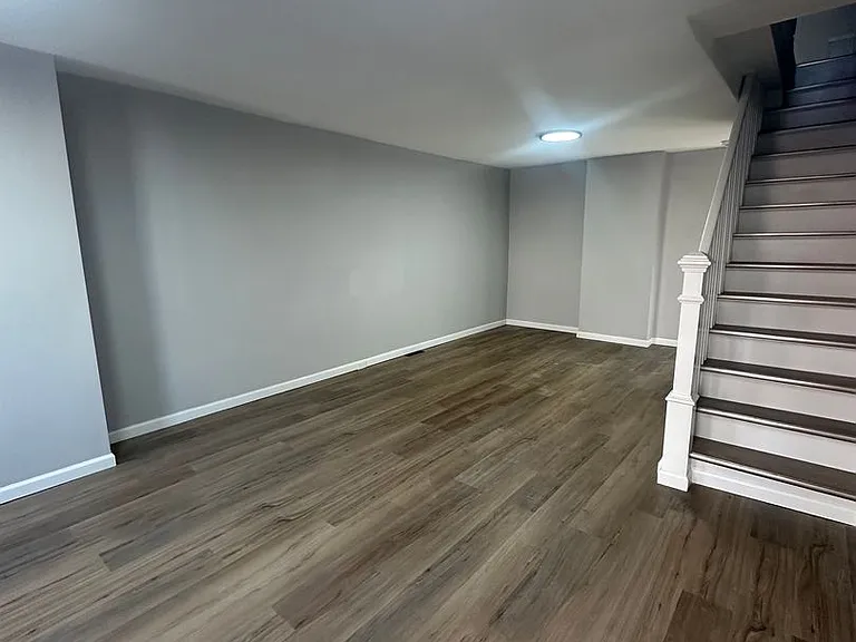 2210 Greenwich St — Photo 2