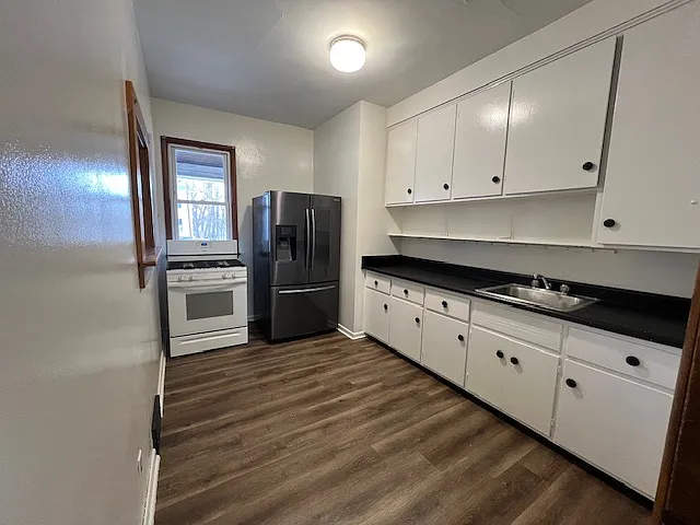 3 bed, 900 sqft, $1,200 — Photo 3