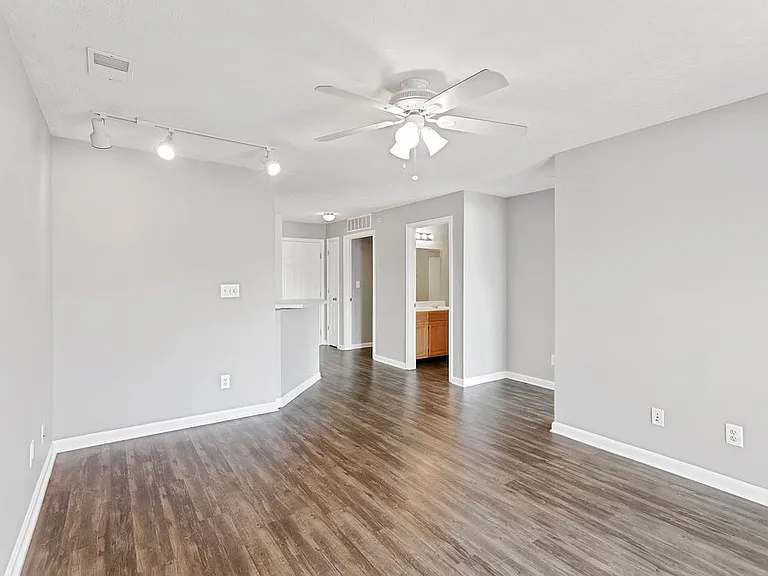 Maple Brook Apartments — Photo 21