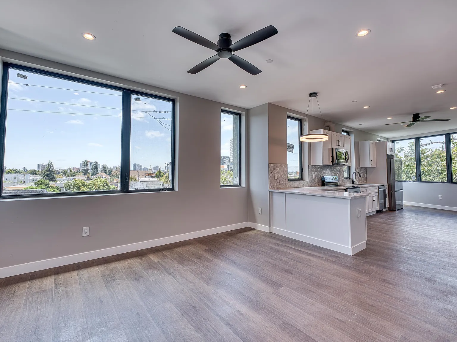 2 bed, 991 sqft, $3,920 — Photo 2