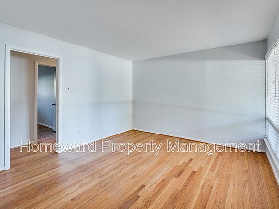 3rd image of 1919 Betsy Ln