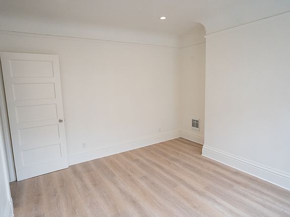 4th image of 1042 Montgomery St #1042