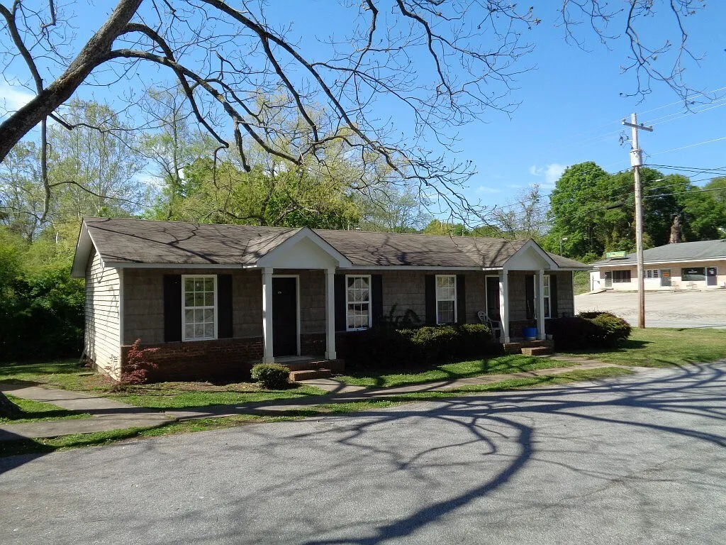 1 bed, 1.0 bath, 600 sqft, $900 — Photo 2