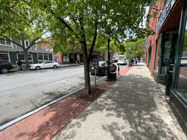 24 Strong Ave, Northampton, MA 01060