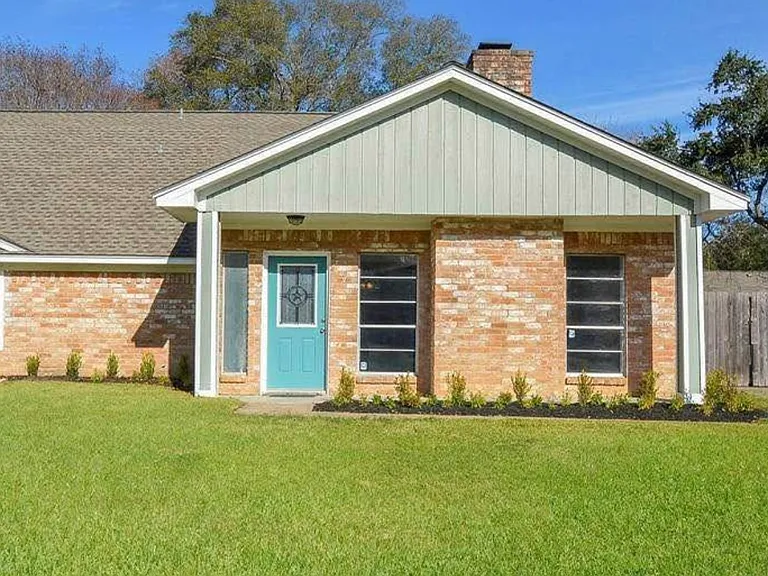 22722 Fincastle Dr — Photo 1