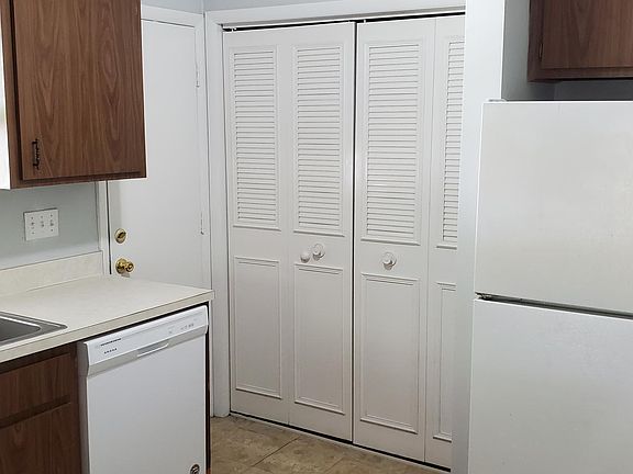 5th image of 2750 Avenue M NW