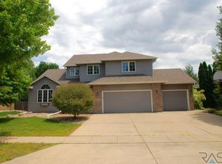 5012 S Ash Grove Ave, Sioux Falls, SD 57108