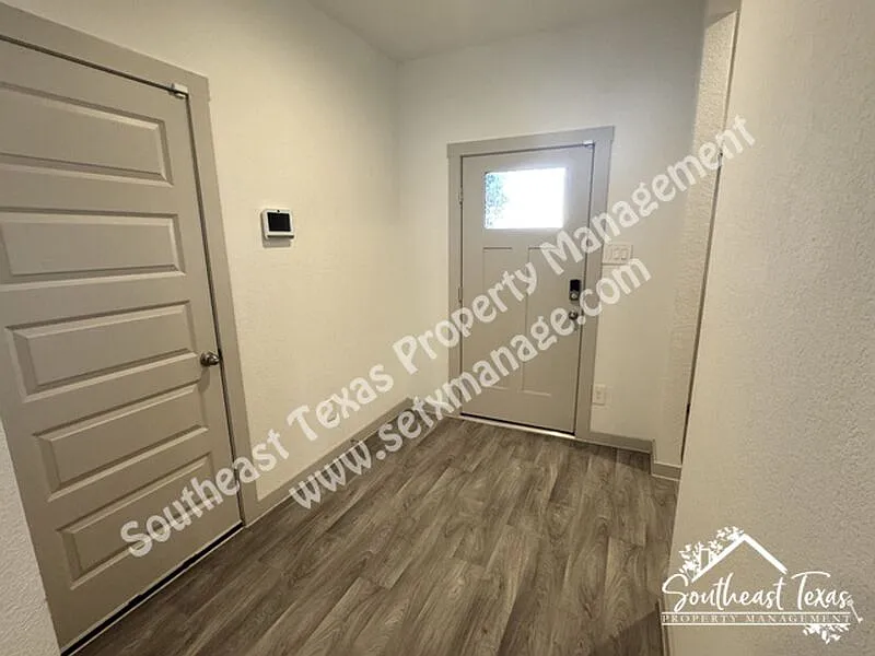 4 bed, 3.0 bath, 2161 sqft, $2,350 — Photo 3