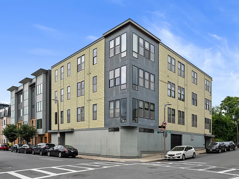171 W 4th St #4 — Photo 24