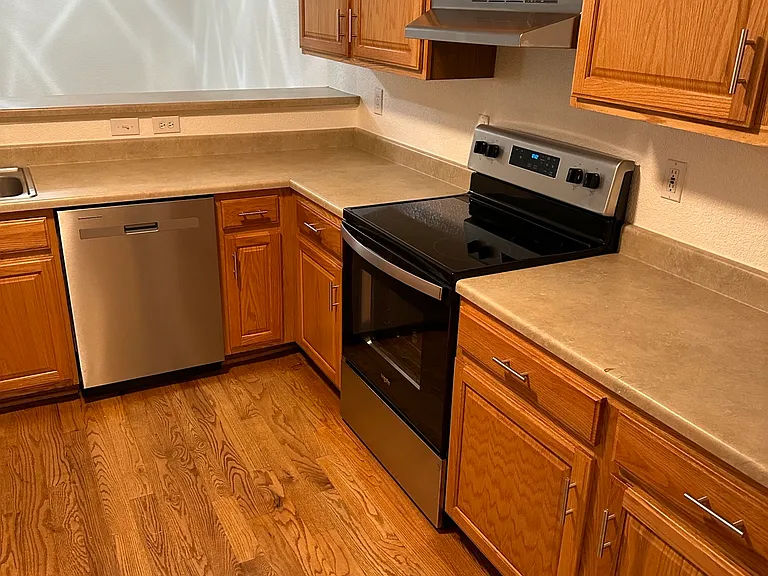 Kitchen, Stove, Dishwasher