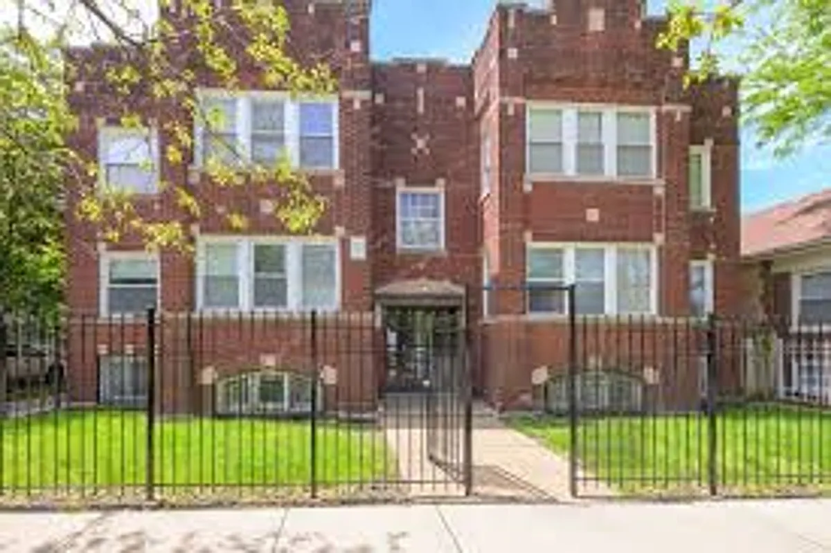 Building Photo - 6156 S Albany Ave