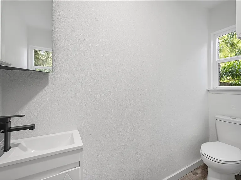 6413 Chimney Creek Cir — Photo 20