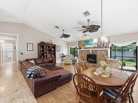 4th image of 20823 Sugarloaf Ln