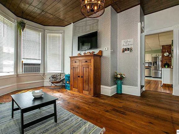 5th image of 806 2nd Ave SE