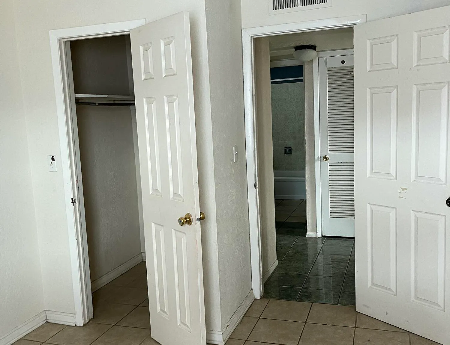 2 bed, 1.0 bath, 829 sqft, $800 — Photo 3