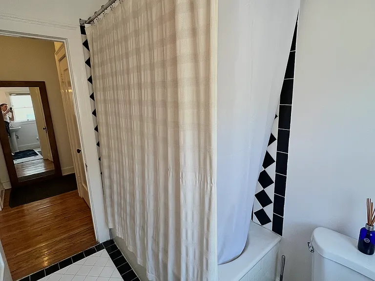 1935 N Vermont Ave #3 — Photo 14