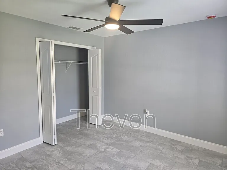 805 E 13th St — Photo 12