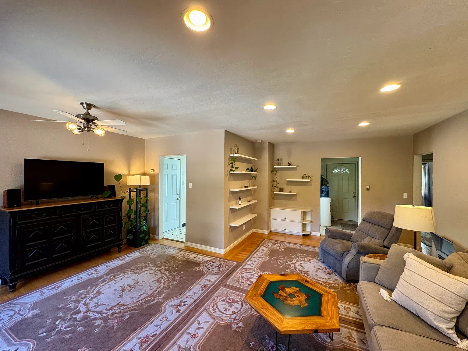 2 bed, 1068 sqft, $2,800 — Photo 2