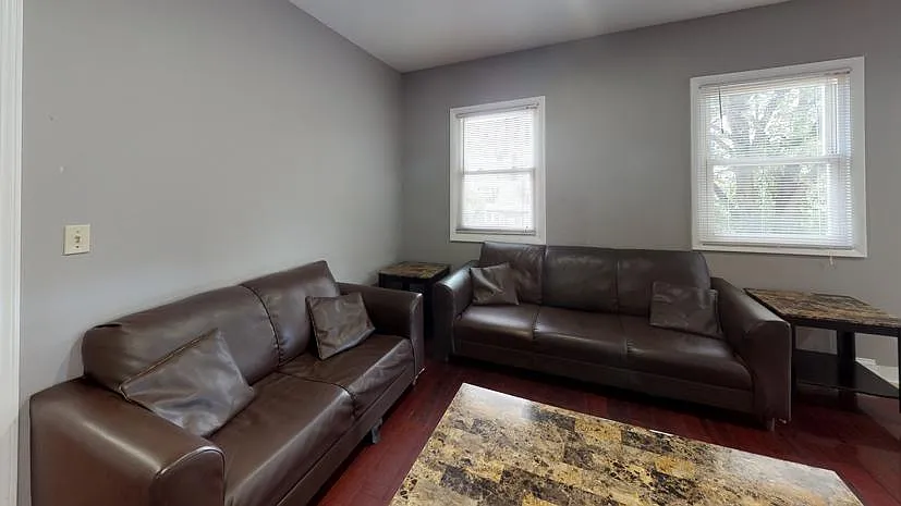 4 bed, 1.5 bath, 1550 sqft, $3,200 — Photo 3
