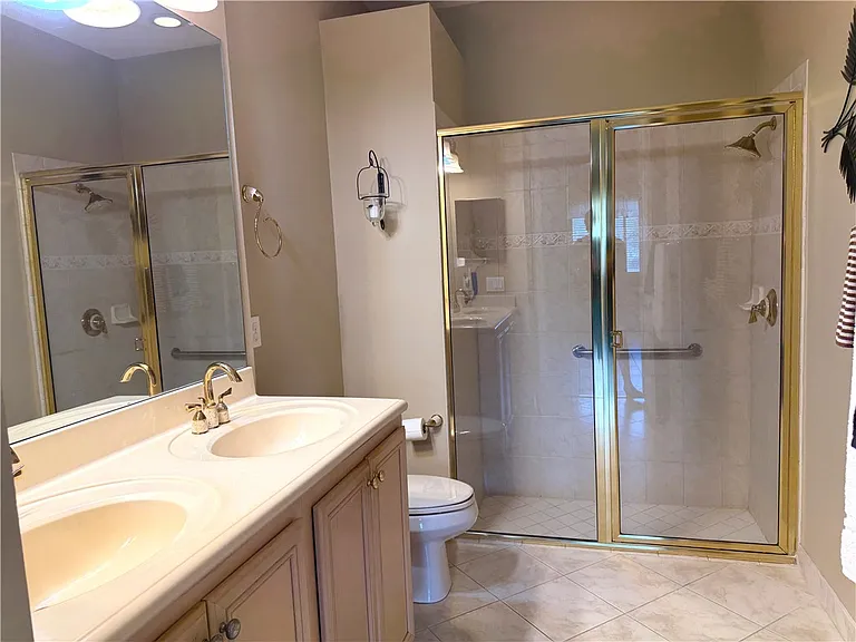 6510 Oxford Cir #101A — Photo 13