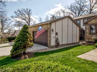 1302 Tall Oaks Ln, Wheaton, IL 60187
