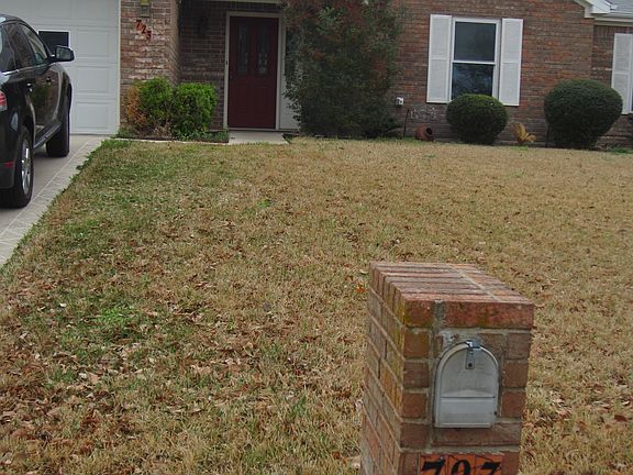 2nd image of 723 Erie Dr