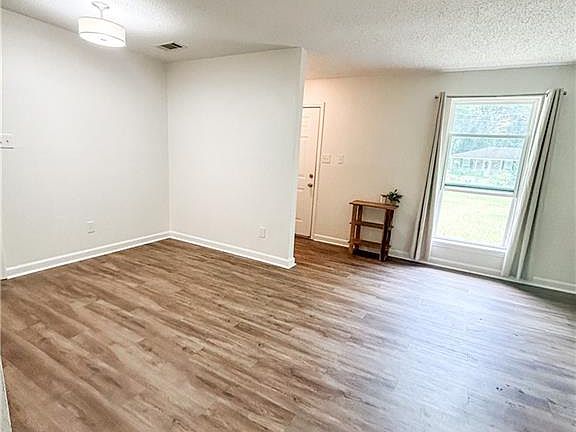 3rd image of 447 Magnolia St