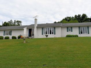 353 Briar Ln, Chambersburg, PA