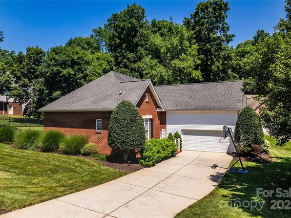 2124 Congress Ct, Kannapolis, NC 28083