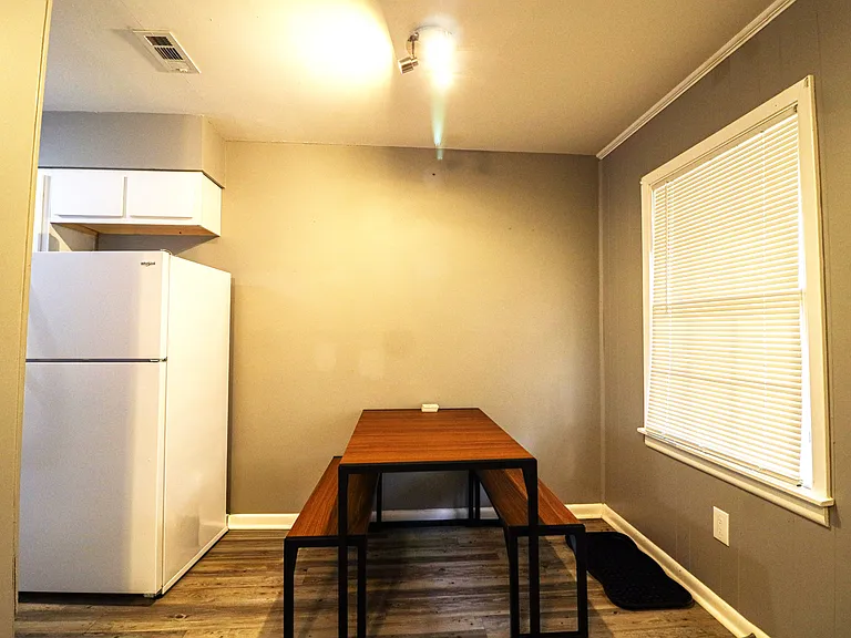 205 W Nettleton Ave #B — Photo 4
