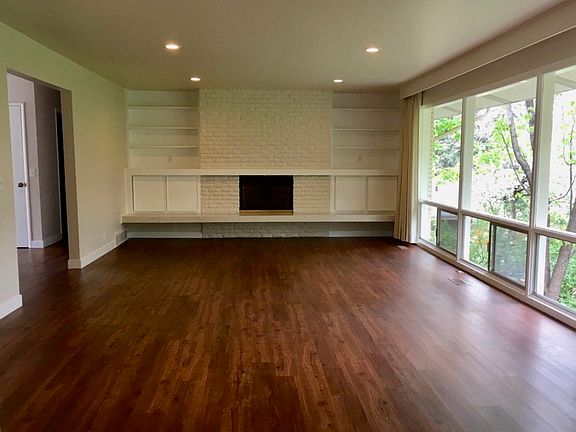 4th image of 2915 E Sherwood Dr