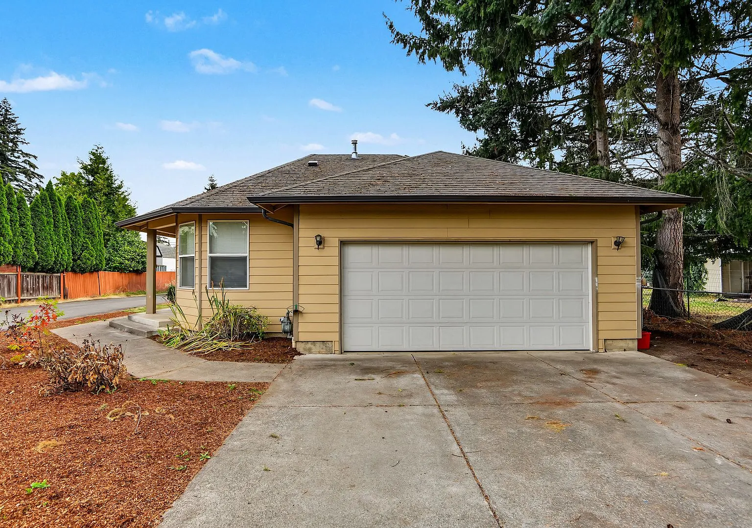 3-bed, 2-bath single-level home in Keizer, OR — Photo 2