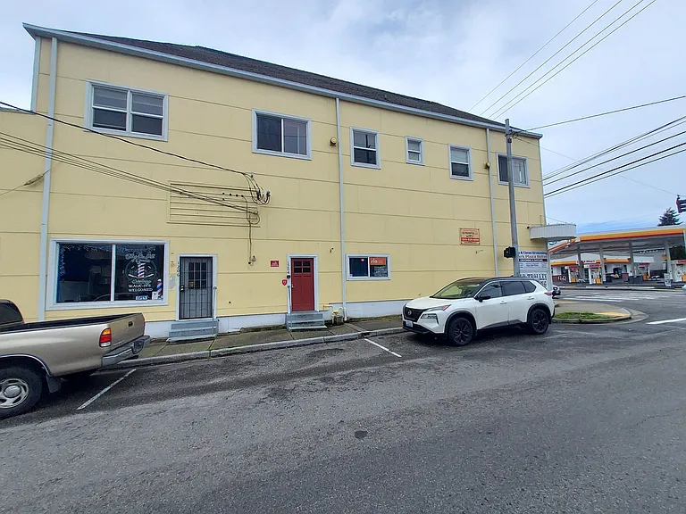 1204 S Proctor St — Photo 4