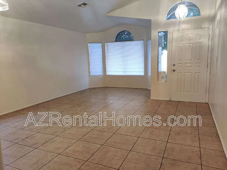 493 E Cantebria Dr — Photo 5