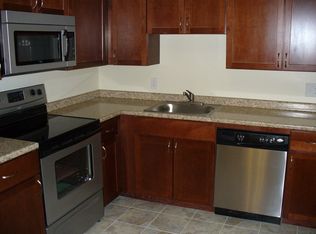 31 Briarwood Ln APT 11, Marlborough, MA 01752