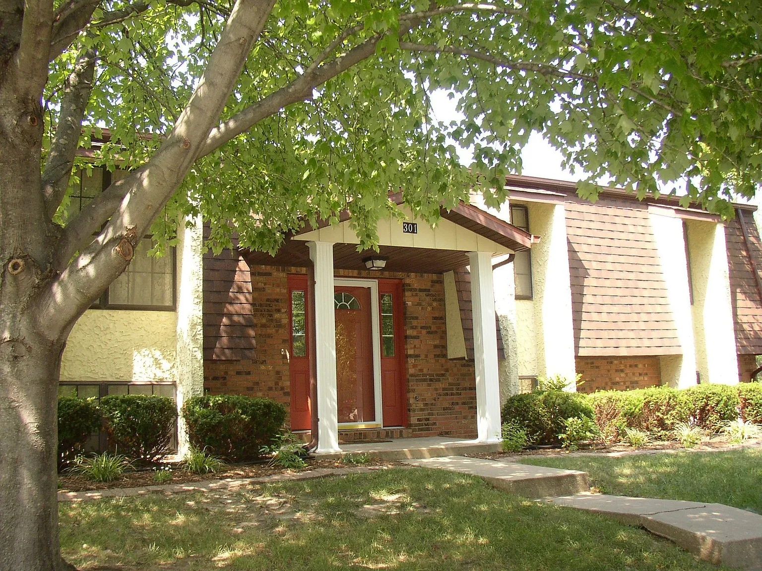 301 Arbor Dr photo 1