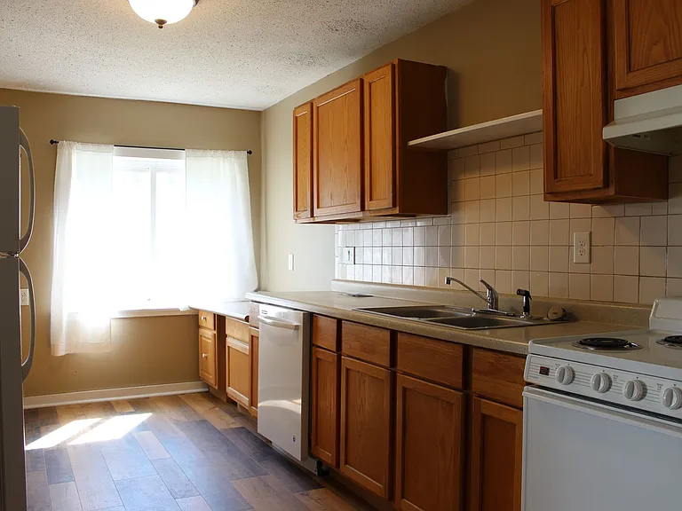 630 7th Ave — Photo 20
